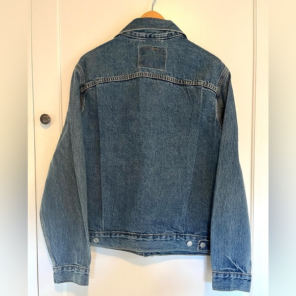 Levi's NWT Type 2 Men's Classic Blue Denim Jacket - Picture 3 of 3